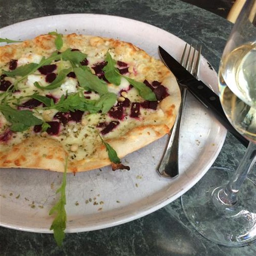 punajuuripizza